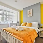 Modern 3-Bed House In Swansea