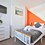 Modern 3-Bed House In Swansea