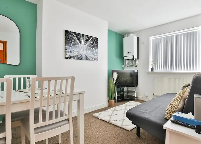 Modern 3-Bed House In Swansea