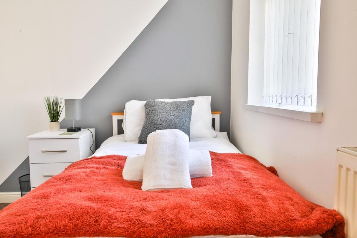 Modern 3-bed House In * Swansea