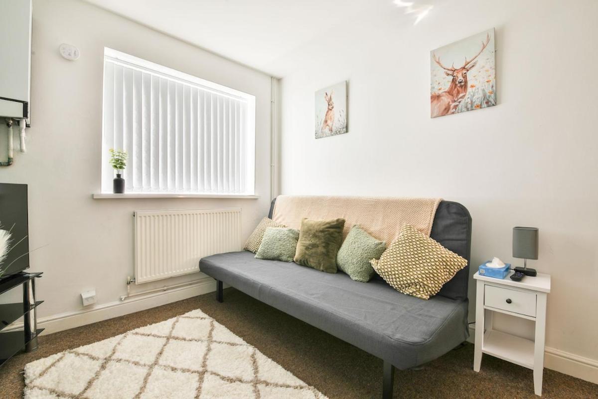 Modern 3-bed House In Swansea