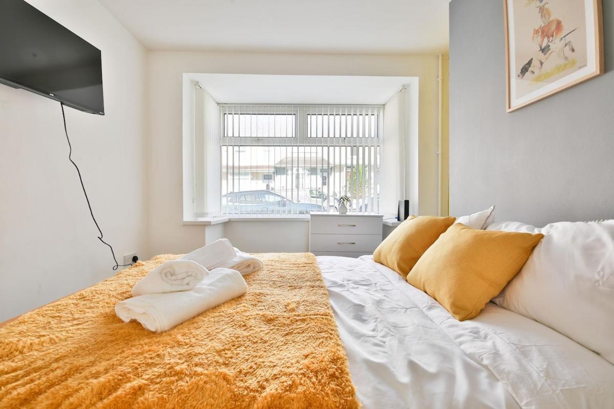 Modern 3-bed House In Holiday home *