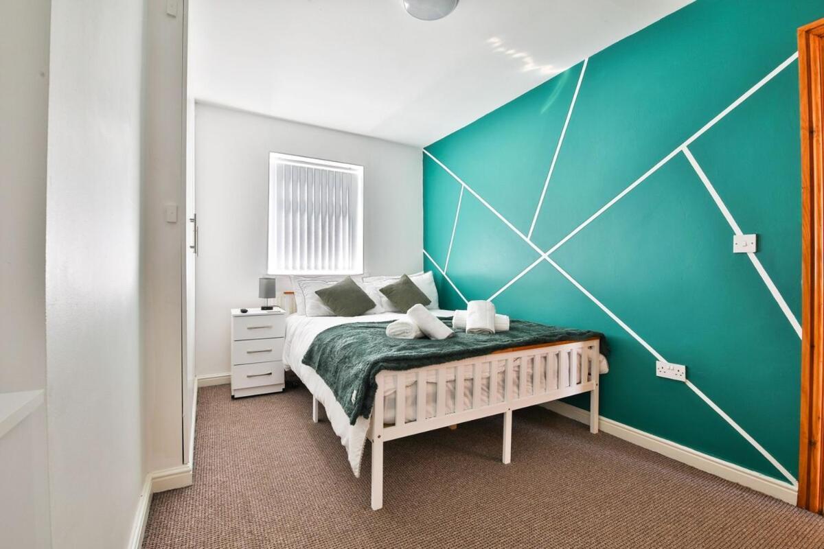 Modern 3-bed House In Holiday home